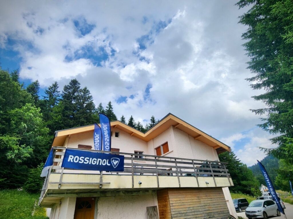 Gîte avec pancartes Rossignol